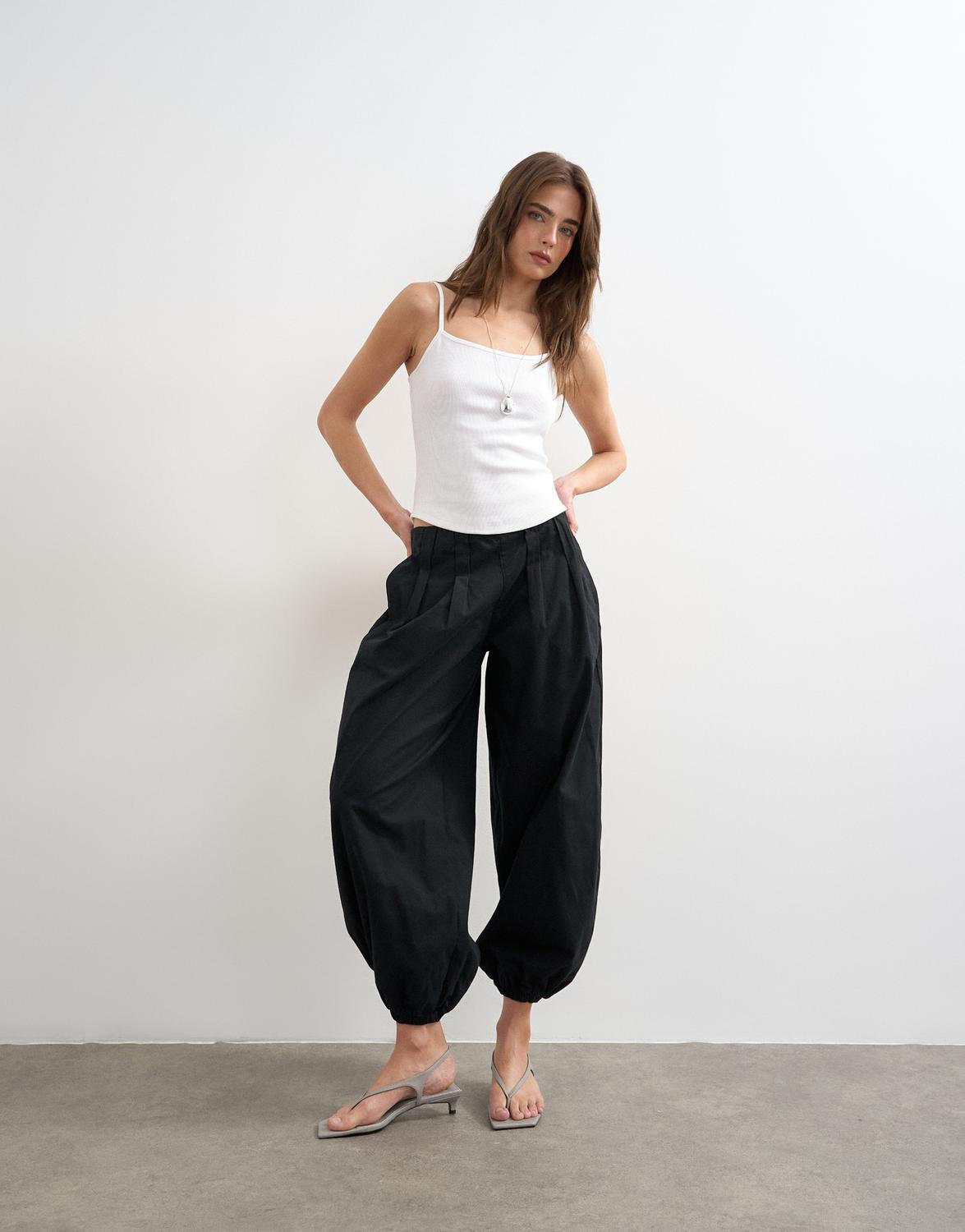 model_shot-front